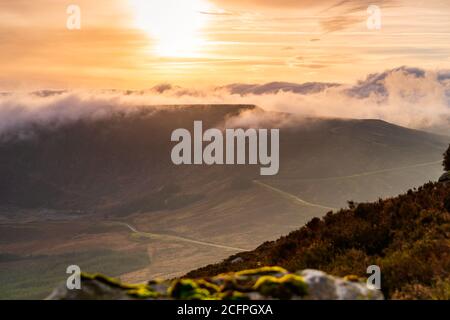 Splendido e suggestivo tramonto alla centrale elettrica di Turlough Hill, centrale idroelettrica a pompaggio che fornisce energia verde per la regione di Wicklow, Irlanda Foto Stock