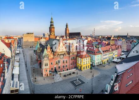 Veduta aerea dello storico Municipio in piazza Rynek a Breslavia, Polonia Foto Stock