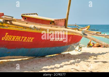 Boracay, Filippine - 27 gennaio 2020: Spiaggia bianca vuota dell'isola di Boracay durante il giorno. Nessun turista cinese a causa del coronavirus. Un tradizionale Foto Stock