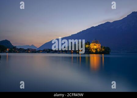Penisola di Iseltwald ed ex castello in Svizzera Foto Stock