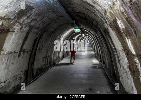 Croazia. Zagabria. Il Gric Tunnel, un tunnel pedonale costruito durante la seconda guerra mondiale e situato nel centro della città, nel quartiere storico di Gric. Foto Stock