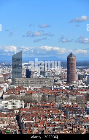 Lione (Francia centro-orientale): Panoramica della città dalla collina di Fourviere. In primo piano, il quartiere di Saint-Jean. Sullo sfondo, skyscra Foto Stock