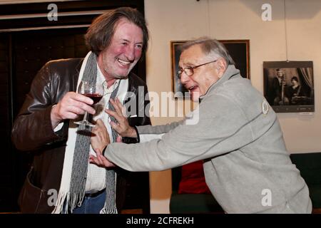***6 marzo 2013 FILE FOTO dell'attore Boleslav Polivka, a sinistra, e del regista Jiri Menzel.*** il regista ceco vincitore dell'Oscar Jiri Menzel morì su Saturd Foto Stock