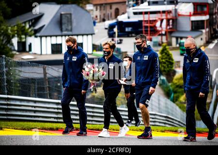 GASLY Pierre (fra), Scuderia AlphaTauri Honda AT01, ritratto che porta fiori nel Raidillon in memoria di Anthoine Hubert morto durante un incidente in F2 nel 2019 durante il Gran Premio del Belgio di Formula 1 Rolex 2020, dal 28 al 30 agosto 2020 sul circuito di Spa-Francorchamps, a Stavelot, vicino LiËge, Belgio - Photo Florent Gooden / DPPI Credit: LM/DPPI/DPPI/Florent Gooden/Alamy Live News Foto Stock