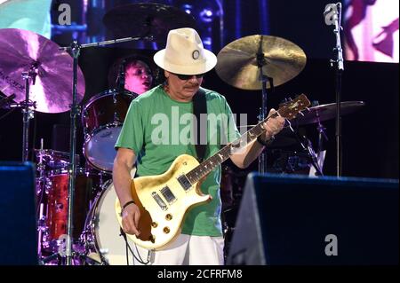 Milano Italia 21/07/2016 Carlos Santana concerto dal vivo all'Assago Arena estiva Foto Stock