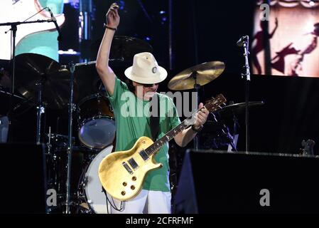 Milano Italia 21/07/2016 Carlos Santana concerto dal vivo all'Assago Arena estiva Foto Stock