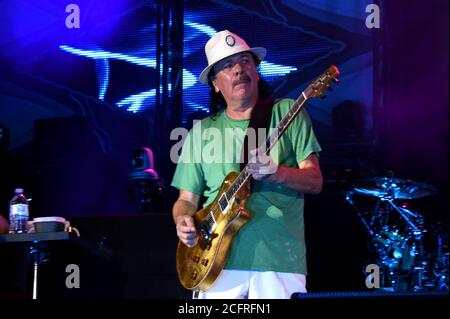 Milano Italia 21/07/2016 Carlos Santana concerto dal vivo all'Assago Arena estiva Foto Stock