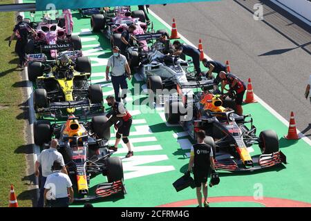 Parc Ferme: 33 VERSTAPPEN Max (nld), Aston Martin Red Bull Racing Honda RB16, 23 ALBON Alexander (tha), Aston Martin Red Bull Racing Honda RB16, actio Foto Stock