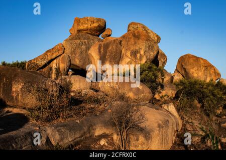 Le rocce di bilanciamento nello Zimbabwe Foto Stock