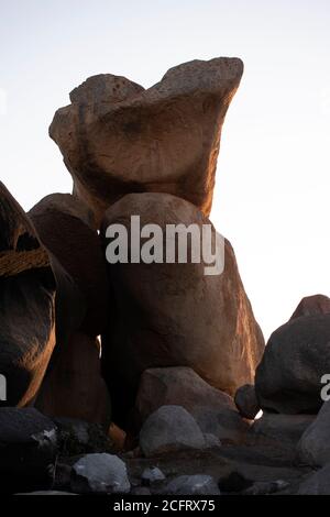 Le rocce di bilanciamento nello Zimbabwe Foto Stock