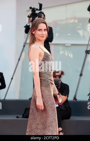 Venezia, Italia. 06 settembre 2020. Natalia Ryumina cammina sul tappeto rosso davanti al film "il mondo a venire" al 77esimo Festival del Cinema di Venezia il 06 settembre 2020 a Venezia, Italia. Credit: Annalisa Flori/Media Punch/Alamy Live News Foto Stock