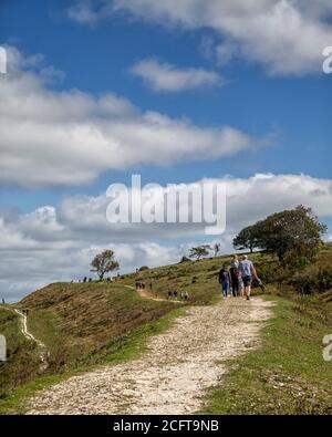 Camminatori sul Cissbury Ring Foto Stock