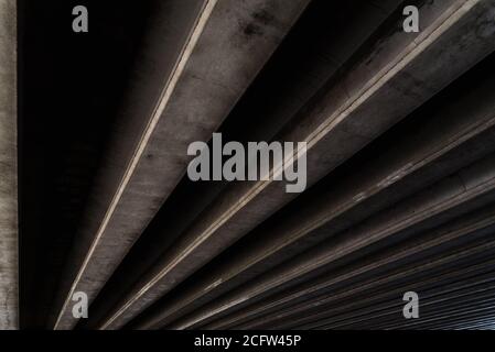Materiale di fondo con struttura in calcestruzzo, allineato in parallelo. Foto Stock