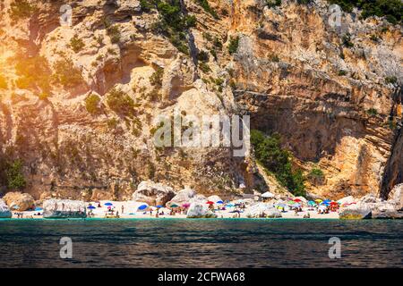 Spiaggia Cala Mariolu in Sardegna. Cala Mariolu famosa spiaggia. Italia Sardegna Provincia di Nuoro Parco Nazionale della Baia di Orosei e Gennargentu Cala Mario Foto Stock