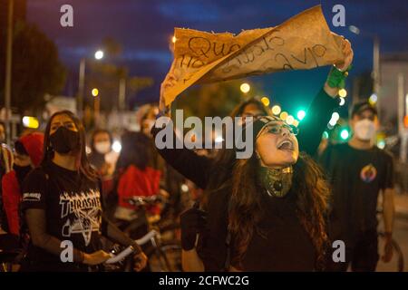 Bogotà, Colombia. 4 Settembre 2020. Alcuni protestano rifiutando gli ultimi massacri in Colombia. Credit: Daniel Garzon Herazo/ZUMA Wire/Alamy Live News Foto Stock