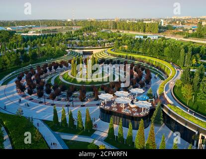 Grodno, Bielorussia - 12 giugno 2019 - Vista del quartiere antico centrale nella città di Grodno dal drone in serata Foto Stock