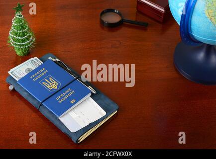 Passaporto biometrico ucraino. Preparandosi per il nuovo anno di viaggio. Foto Stock