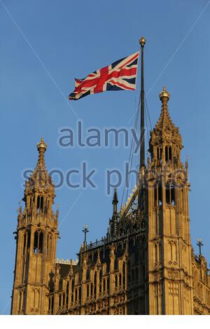 Un colpo di Union Jack sopra il Palazzo di Westminster il giorno dopo il voto del referendum UE nel 2016 Foto Stock