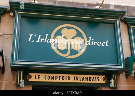 Bordeaux , Aquitaine / Francia - 09 01 2020 : il logo le Comptoir Irlandais e il segno di testo del negozio specializzato in prodotti irlandesi di tessuti di whiskey t Foto Stock