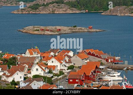 Vista del villaggio di Fjallbacka, contea di Västra Götaland, Svezia Foto Stock