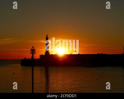 Spettacolare tramonto su Margate's Harbour Arm Foto Stock