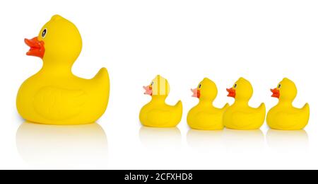 Madre rubber duck portando più papere di gomma Foto Stock