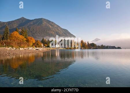 Geografia / viaggio, Germania, Baviera, Walchensee (Lago di Walchen), vista sul cottage Walchensee (Lago , diritti-aggiuntivi-clearance-Info-non-disponibile Foto Stock