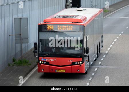 Autobus 394 presso l'IJtunnel di Amsterdam Paesi Bassi 7-9-2020 Foto Stock