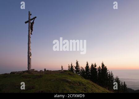 Geografia / viaggio, Germania, Baviera, Hoernle (picco), Bad Kohlgrub, croce sulla cima di una montagna, diritti aggiuntivi-clearance-Info-non-disponibile Foto Stock