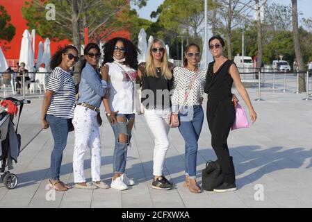 Ibelisse e ospiti durante il 77° Festival del Cinema di Venezia 2020 Foto Stock