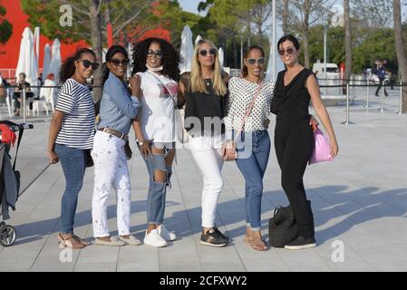 Ibelisse e ospiti durante il 77° Festival del Cinema di Venezia 2020 Foto Stock