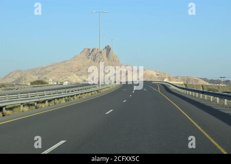 Paesaggio di Oman strada strada. Muscat, Oman : 10-09-2020 Foto Stock