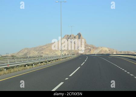Paesaggio di Oman strada strada. Muscat, Oman : 10-09-2020 Foto Stock