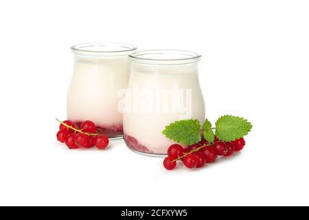 Bottiglie di yogurt panna acida isolate su sfondo bianco Foto Stock