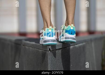 BRCKO DISTRI, BOSNIA-ERZEGOVINA - 01 settembre 2020: Dettagli delle sneaker Nike Air Max 270 React Hyper Jade. Foto Stock