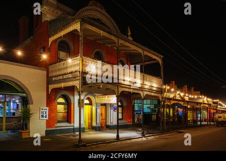 Maldon High Street di notte a Victoria Australia Foto Stock