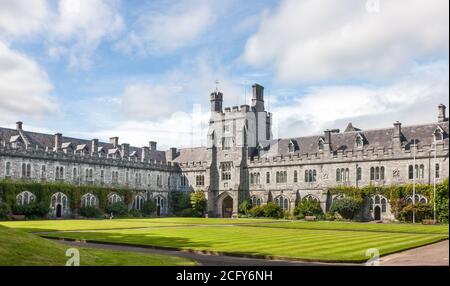 Cork City, Cork, Irlanda. 8 settembre 2020. Con l'arrivo delle offerte universitarie il prossimo venerdì, le università di terzo livello si preparano per un'assunzione di nuovi studenti più tardi nel mese di settembre. Immagini: Quadrangle all'Università di Cork, County Cork, - Credit; David Creedon / Alamy Live News Foto Stock