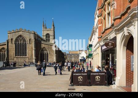 Chiesa di San Giovanni Battista in Cathedral Square, Peterborough, Cambridgeshire, Inghilterra. Foto Stock