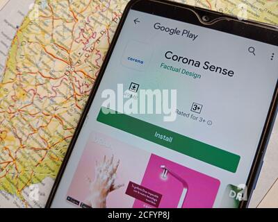 DISTRETTO KATNI, INDIA - 04 MAGGIO 2020: Applicazione corona Sense android presentata su isolare smartphone per la sensibilizzazione digitale sulla salute. Foto Stock