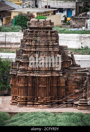 Antico tempio indù costruito da Badami chalukyas in pietra arenaria rossa, con antica architettura indiana. Foto Stock