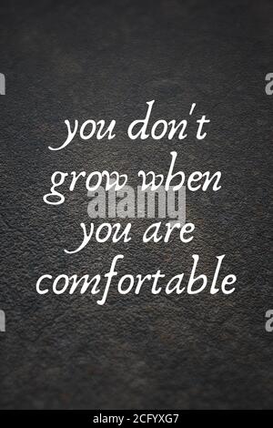 Inspirational quotes.You non crescere quando si è a proprio agio. Foto Stock
