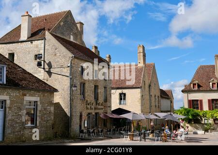 Francia, Yonne, parco naturale regionale di Morvan, Vezelay, patrimonio dell'umanità dell'UNESCO, etichettato Les Plus Beaux Villages de France (il più beaut Foto Stock