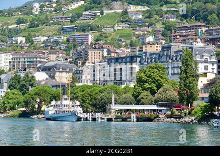 Svizzera, Cantone di Vaud, Montreux, le banchine sulle rive del Lago di Ginevra, la barca a pale Vevey (1907) della compagnie générale de navig Foto Stock