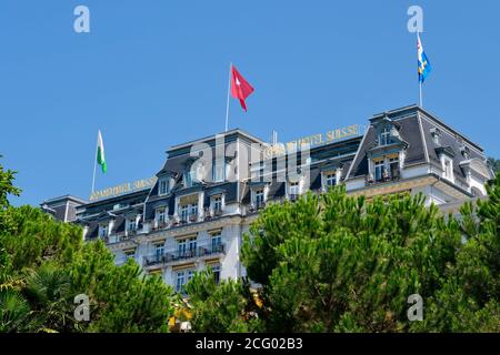 Svizzera, Cantone di Vaud, Montreux, le banchine sulle rive del Lago di Ginevra, l'hotel di lusso Grand H?tel Suisse Foto Stock