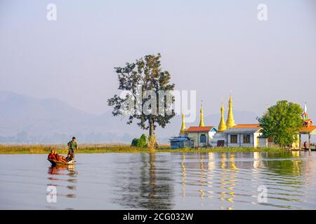 Myanmar (Birmania), Shan state, Inle Lake, Sankar, monastero Foto Stock