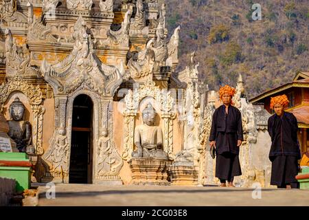 Myanmar (Birmania), Shan state, Inle Lake, Sankar, Tharkhaung monastero, Pao People Foto Stock