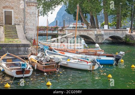 Riva del Garda - il porticciolo sul lago di Garda. Foto Stock