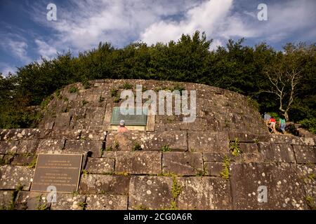 I turisti che guardano alla Tennee North Carolina state Line Stone Mo Foto Stock