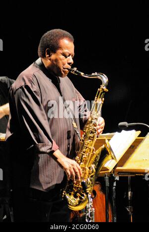 La leggenda jazz Wayne Shorter si esibisce dal vivo Foto Stock