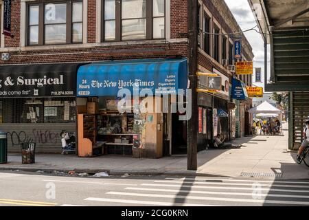 Negozi e attività nel quartiere Astoria di Queens a New York domenica 30 agosto 2020. ( © Richard B. Levine) Foto Stock